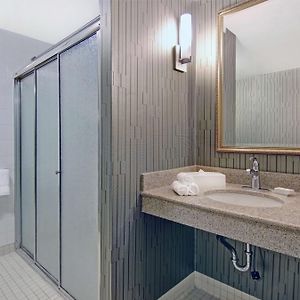 One-Bedroom King Suite